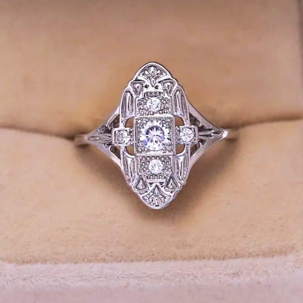 Vintage Style Sparkly Costume Jewerly Ring Size 7 Silver Color Timeless Ring